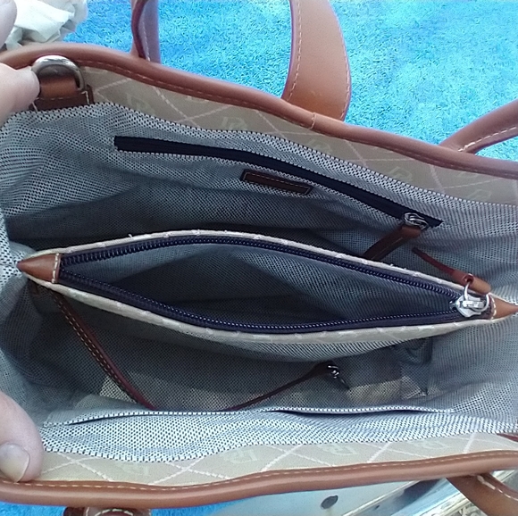 Dooney & Bourke Small Handbag-Like New 12"x8"x4" - Picture 8 of 9